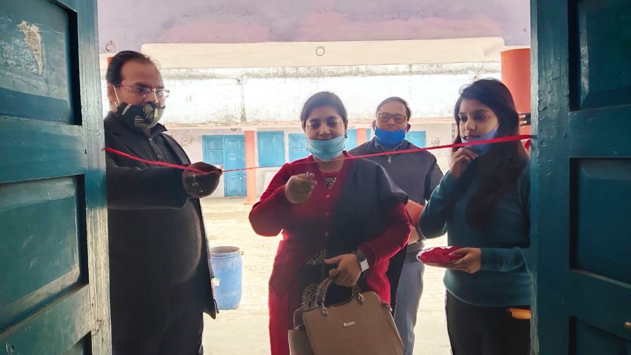  कार्यक्रम का उदघाटन उपायुक्त उद्योग माननीय नेहा सिंह जी और संस्था अध्यक्ष  मनोज आनन्द जी  के  द्वारा किया गया 